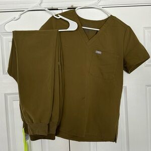 Figs technical collection scrub top and bottoms set